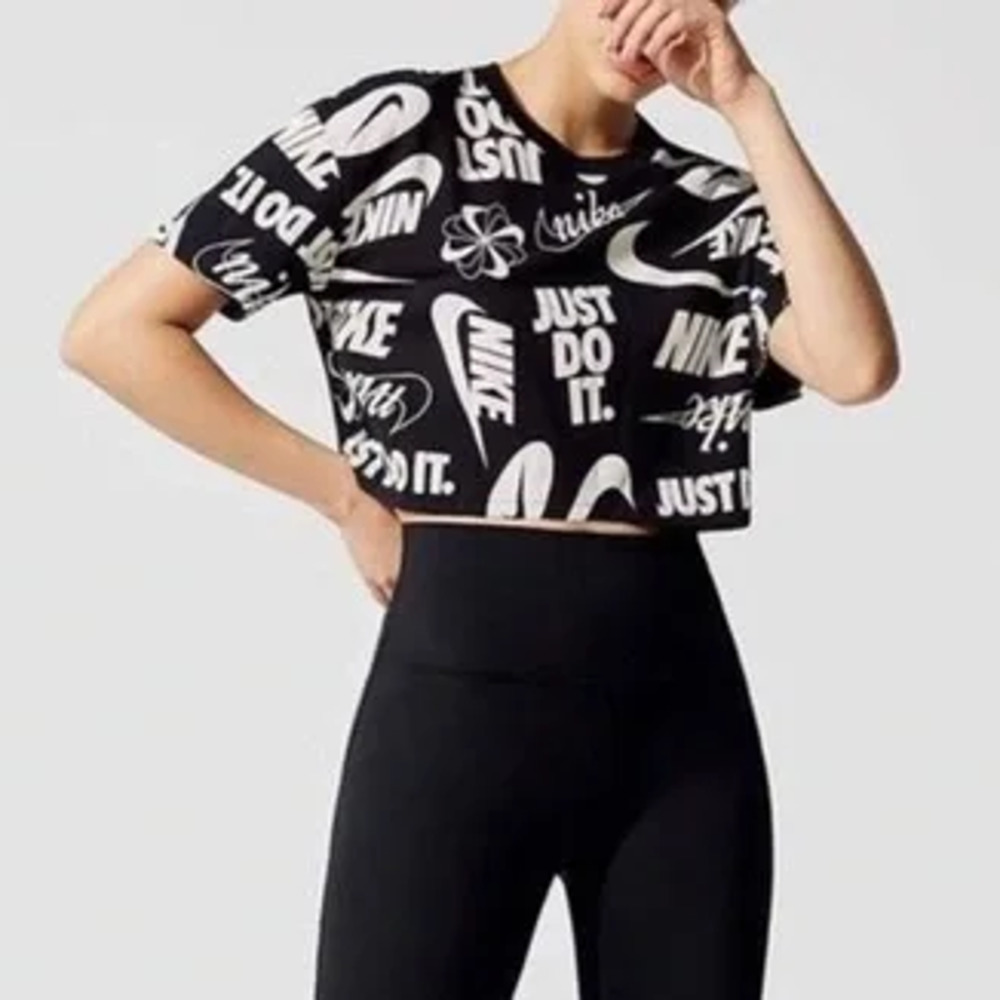 Nike Essentials All-Over Print Cropped T-Shirt Women's Small